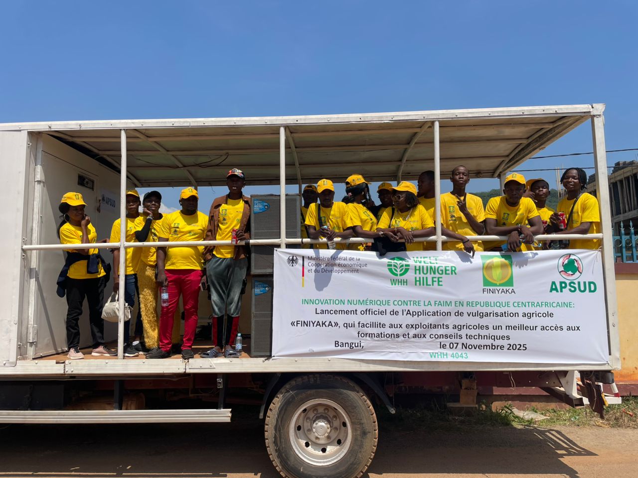 Carnaval avec l'artiste Strong Berry pour la présentation de l'application au grand le 7 Novembre 2025